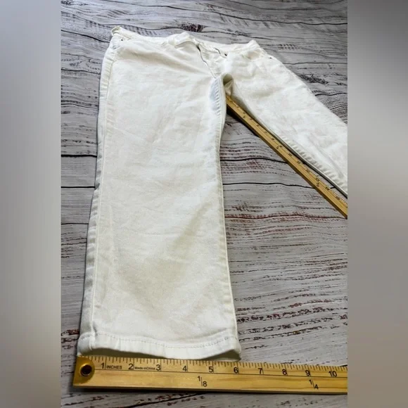 Women’s Levi’s White Denim Boyfriend Jeans - Picture 2 of 10